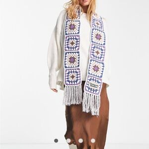 Granny Sqare Scarf with Fringe